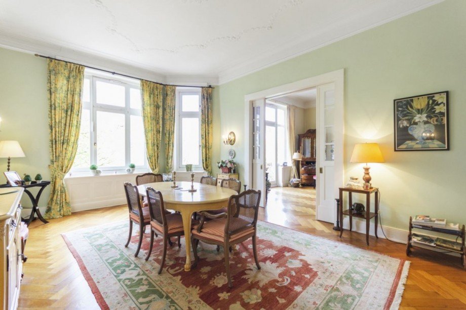 Helles Esszimmer Etagenwohnung Hamburg