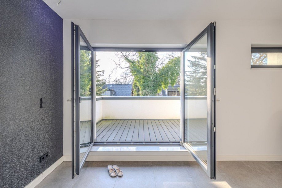 Schlafzimmer im OG mit Zugang zur Dachterrasse Einfamilienhaus Ammersbek