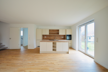 Küchen- und Essbereich im EG_HN 22b VERMIETET! ERSTBEZUG IM KFW-EFFIZIENZHAUS 40: GROßER GARTEN TRIFFT GERINGE NEBENKOSTEN