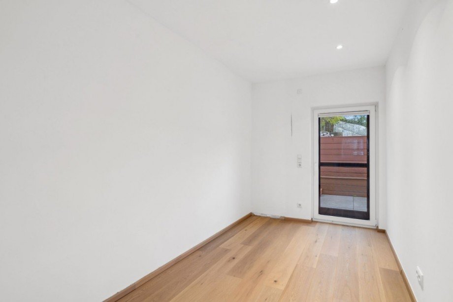 Ankleidezimmer mit Zugang zum Freisitz Penthousewohnung Heidelberg