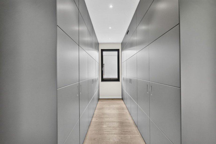 Große Ankleide mit Einbauschränken Villa Großhansdorf