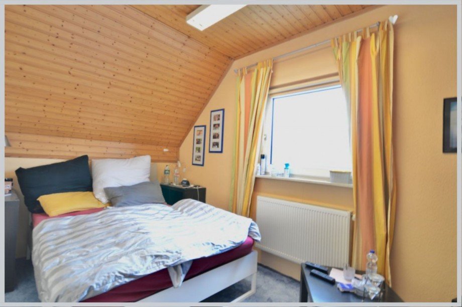 Schlafzimmer-2 zum Garten im Hinterhaus Einfamilienhaus Hamburg