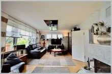 Gepflegtes Wohnzimmer mit hochwertiger Einrichtung VERKAUFT! TOP-MODERNISIERTER GARTENTRAUM SUCHT NEUE FAMILIE