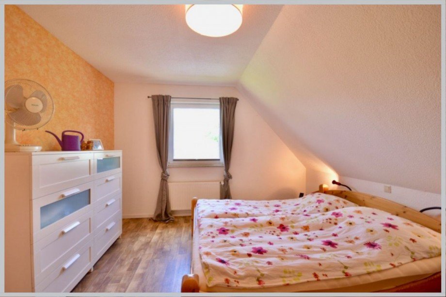 Gemütliches Schlafzimmer im DG Einfamilienhaus Jersbek