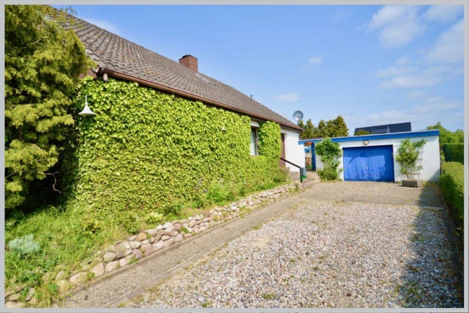 Grundstücksauffahrt zur Garage Einfamilienhaus Weede