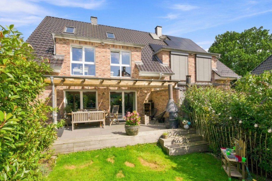 Gartenansicht des Hauses Doppelhaush�lfte Großhansdorf