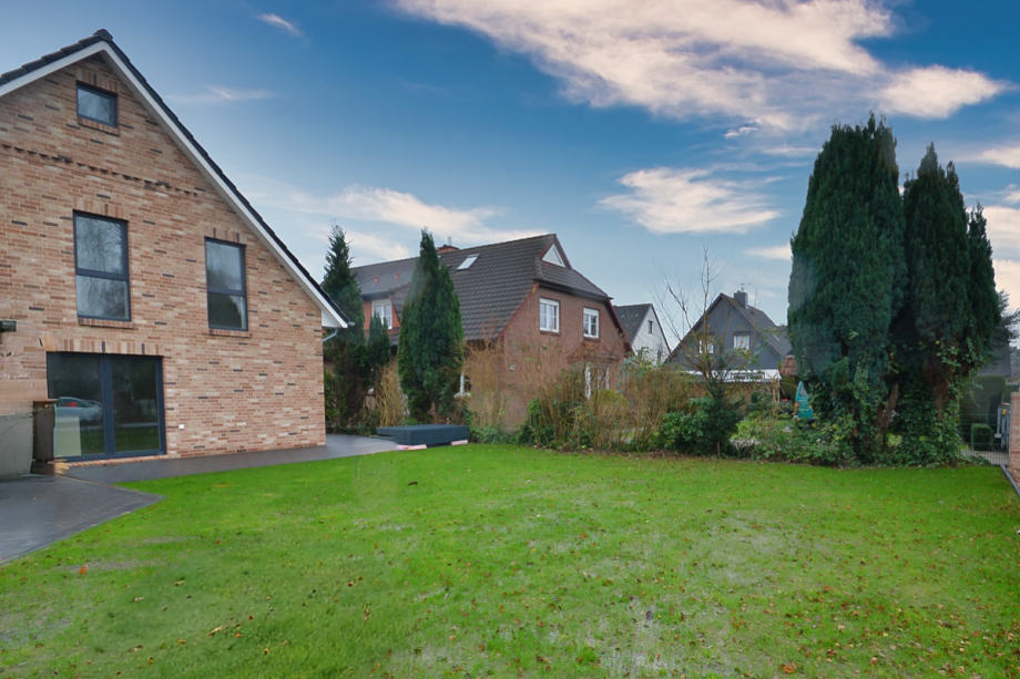 Giebelseite mit Garten 22a Doppelhaush�lfte Hamburg