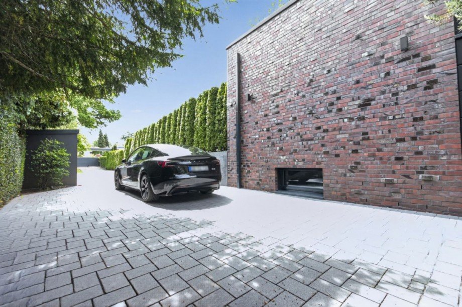 Große Auffahrt mit Pkw-Stellflächen Villa Großhansdorf