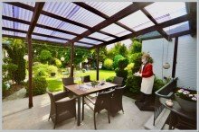 Überdachter Freisitz im rückwärtigen Garten VERKAUFT! TOP-MODERNISIERTER GARTENTRAUM SUCHT NEUE FAMILIE