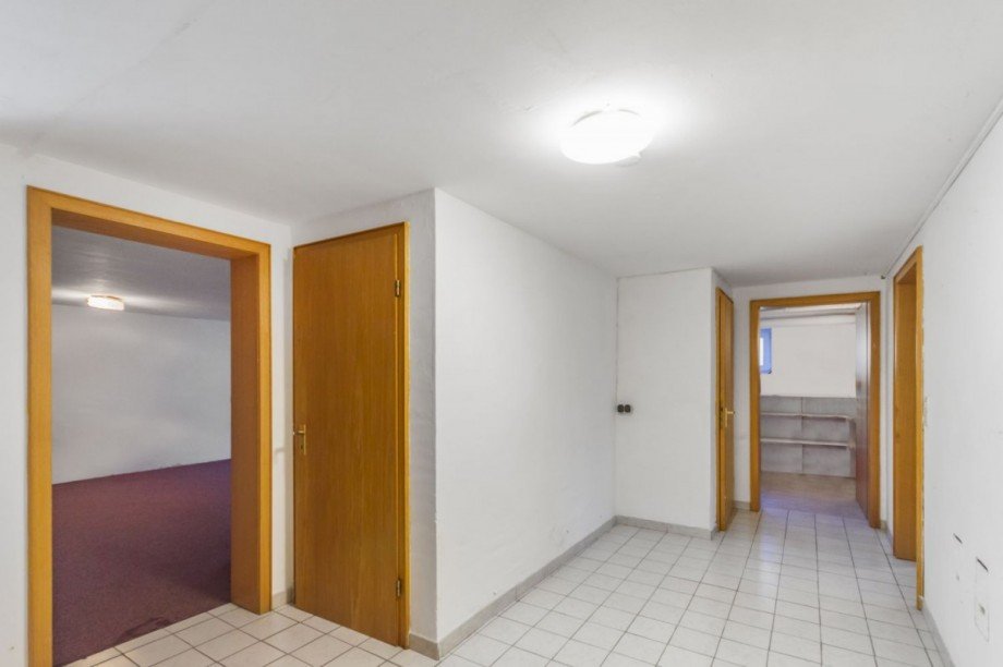 Zentraler Flur im Souterrain Einfamilienhaus Grünendeich