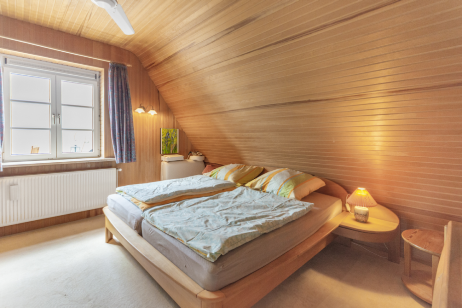 Großes Schlafzimmer im OG Einfamilienhaus Großhansdorf