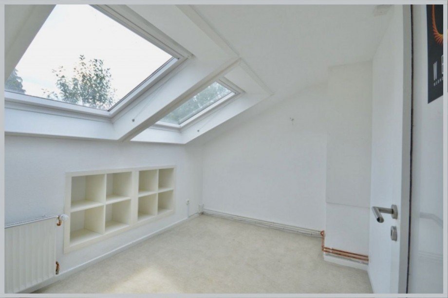 Helles Schlazimmer im DG Reihenhaus Hamburg