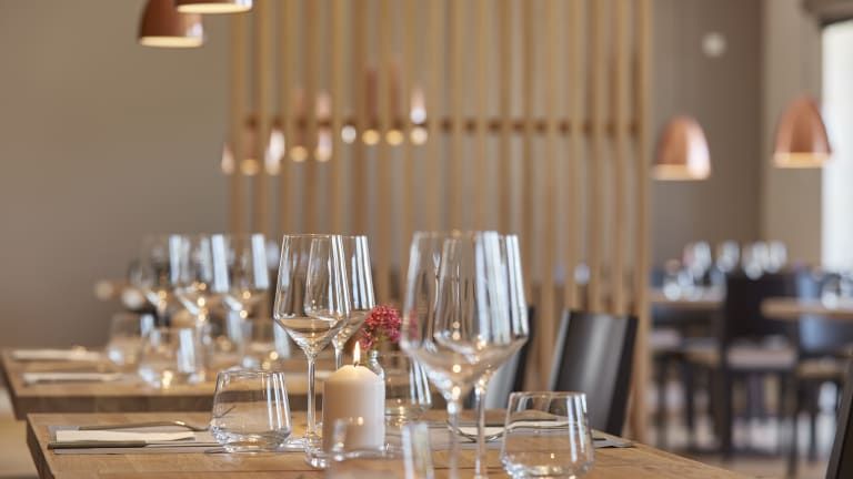 Essen im Restaurant Maisonettewohnung Dranske