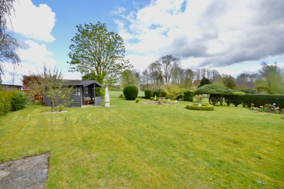 Gemütliches Gartenhaus mit gemauertem Grill Bungalow Klein Wesenberg