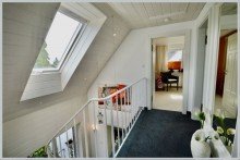 Helle Galerie im OG mit Luftraum VERKAUFT! TOP-MODERNISIERTER GARTENTRAUM SUCHT NEUE FAMILIE