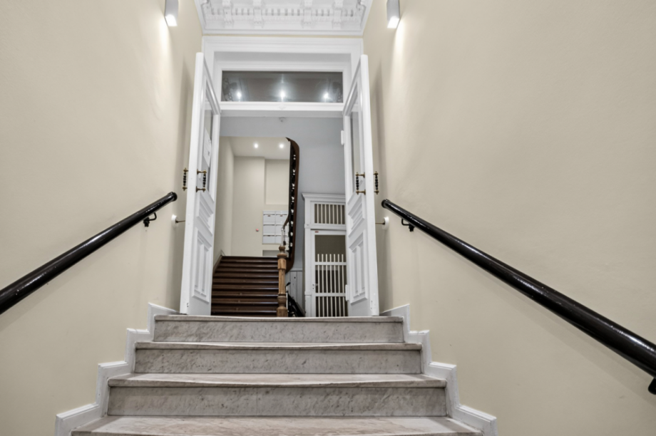Einladendes Treppenhaus Penthousewohnung Hamburg