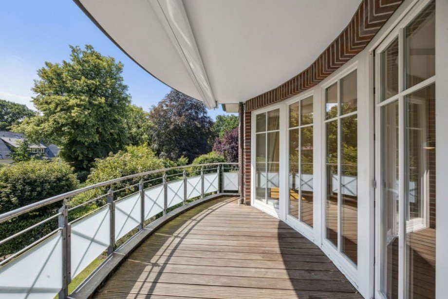 Überdachte Loggia mit Markise Etagenwohnung Ahrensburg