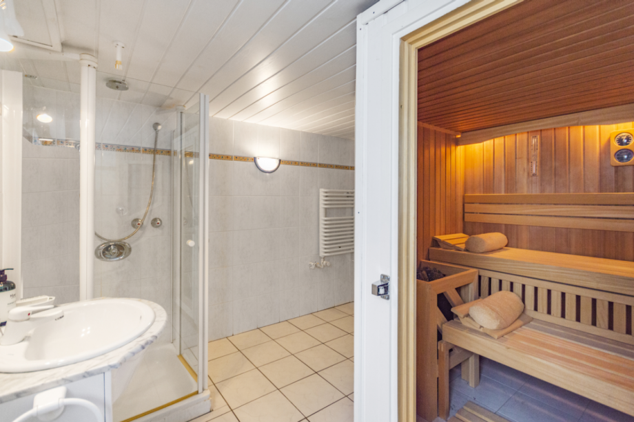Sauna mit Dusche und WC im UG Einfamilienhaus Großhansdorf