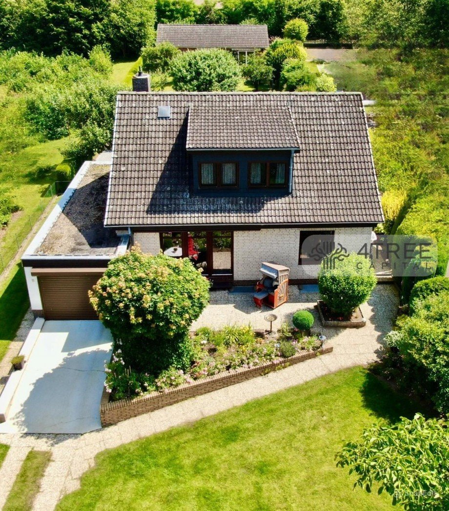 Luftbild von der Vorderseite des Hauses Einfamilienhaus Klein Rönnau