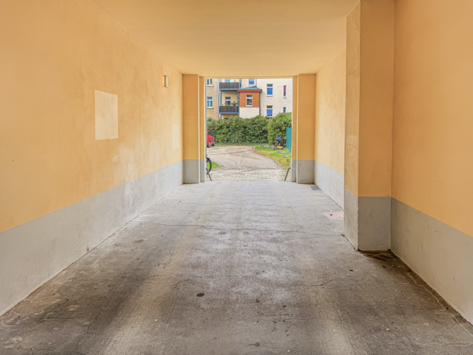 Tordurchfahrt zur Stellplatzanlage Erdgeschosswohnung Leipzig