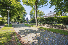 Herrlich ruhige Anwohnerstrasse im Villenviertel IHR SENIORENGERECHTER RUHESITZ IM HERZEN DES AHRENSBURGER VILLENVIERTELS