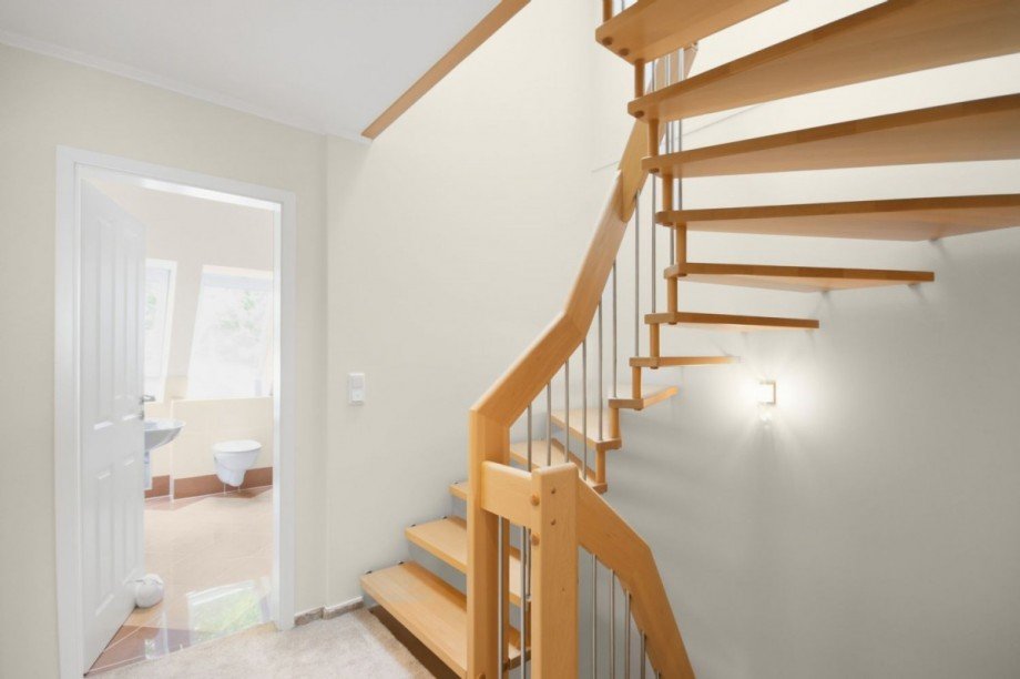 Flur & Treppe im OG Doppelhaush�lfte Reinfeld