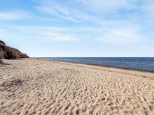 Herrlicher Strand von Nonnevitz NATUR. RUHE. OSTSEE – IDYLLISCHES REIHENENDHAUS IM FERIENDORF AUF RÜGEN
