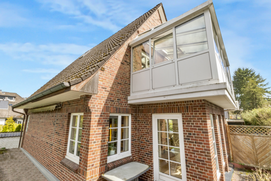 Umlaufende Terrasse mit Wintergarten Einfamilienhaus Großhansdorf