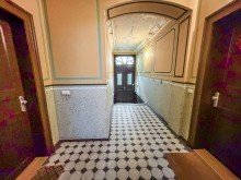 Historischer Hauseingang RENDITESTARKE KAPITALANLAGE IM DENKMALGESCHÜTZTEN ALTBAU IN TOPLAGE VON ALTLINDENAU