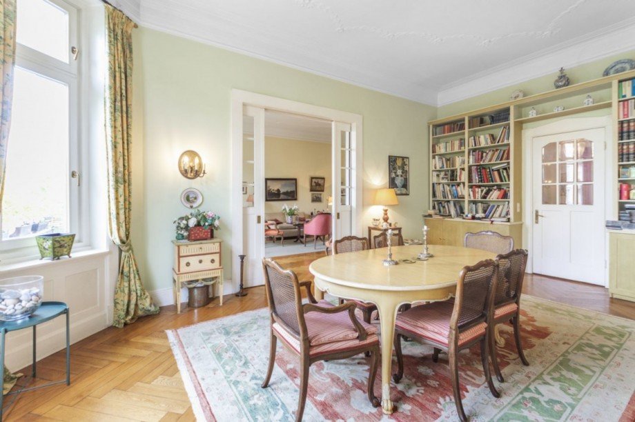 Esszimmer mit Zugang zum Wohnzimmer Etagenwohnung Hamburg