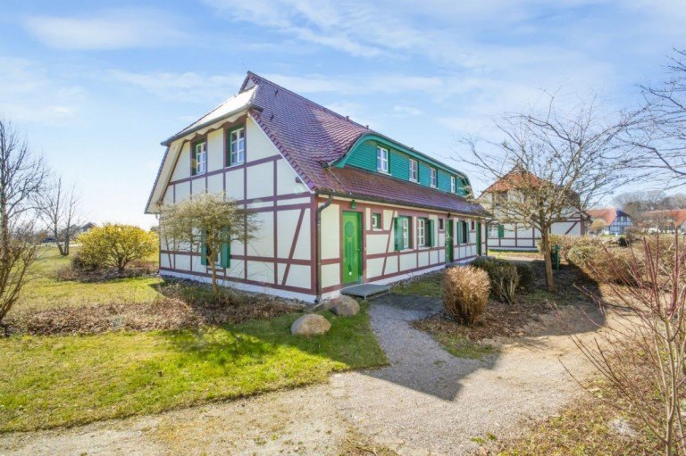 Ein Exklusivangebot im Alleinauftrag der 4TREE CAPITAL Real Estate GmbH Dranske - Rügen Maisonettewohnung NEUER PREIS: NATUR. RUHE. OSTSEE – IDYLLISCHES DOMIZIL IM FERIENDORF AUF RÜGEN