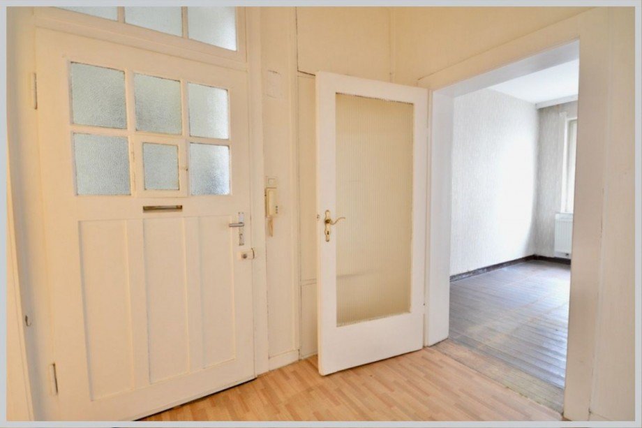 Große Diele mit Einbauschrank Erdgeschosswohnung Hannover
