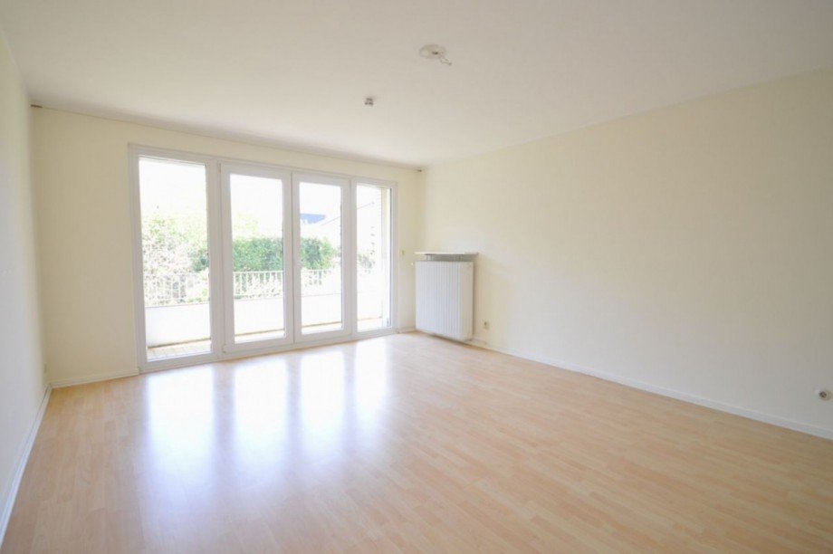 Helles Schlafzimmer mit Balkon zum Garten Reihenmittelhaus Hamburg