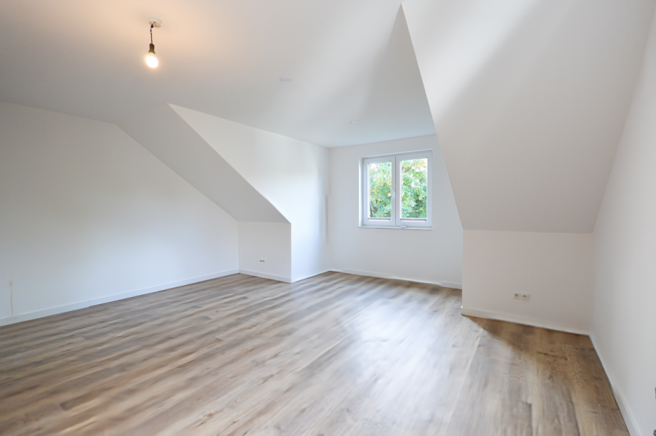 Studio mit Gaube zum Garten Doppelhaush�lfte Pinneberg