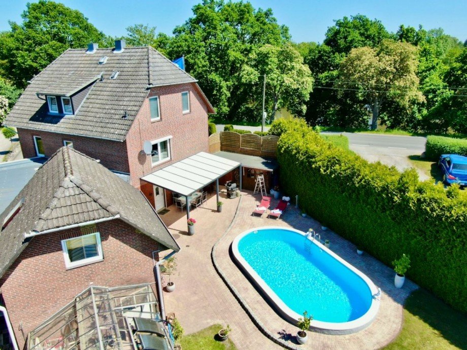Gartenansicht mit Pool Einfamilienhaus Hamburg
