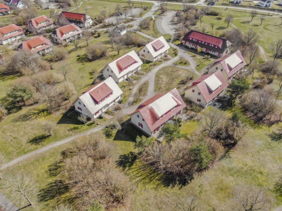 Luftbild von der Wasserseite Reihenendhaus Dranske