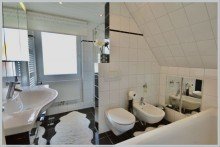 Modernes Tageslicht-Vollbad im OG VERKAUFT! TOP-MODERNISIERTER GARTENTRAUM SUCHT NEUE FAMILIE
