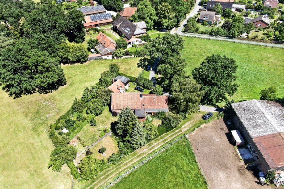 Liegenschaft mit benachbarter Pferdestallung Landhaus Wrestedt