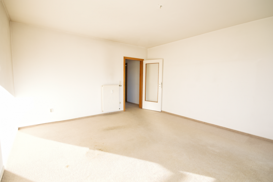 Wohnzimmer mit Zugang zum Flur Etagenwohnung Seevetal