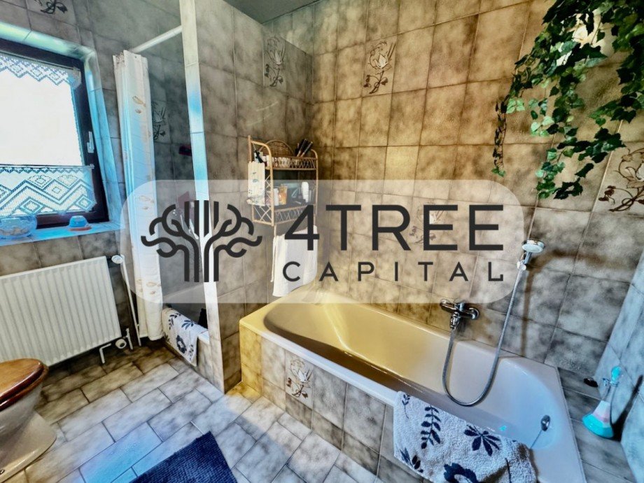 Tageslichtbad mit Wanne & Dusche Einfamilienhaus Schenefeld