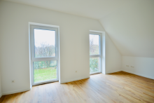 Schlafzimmer im DG_1_HN 22b VERMIETET! ERSTBEZUG IM KFW-EFFIZIENZHAUS 40: GROßER GARTEN TRIFFT GERINGE NEBENKOSTEN
