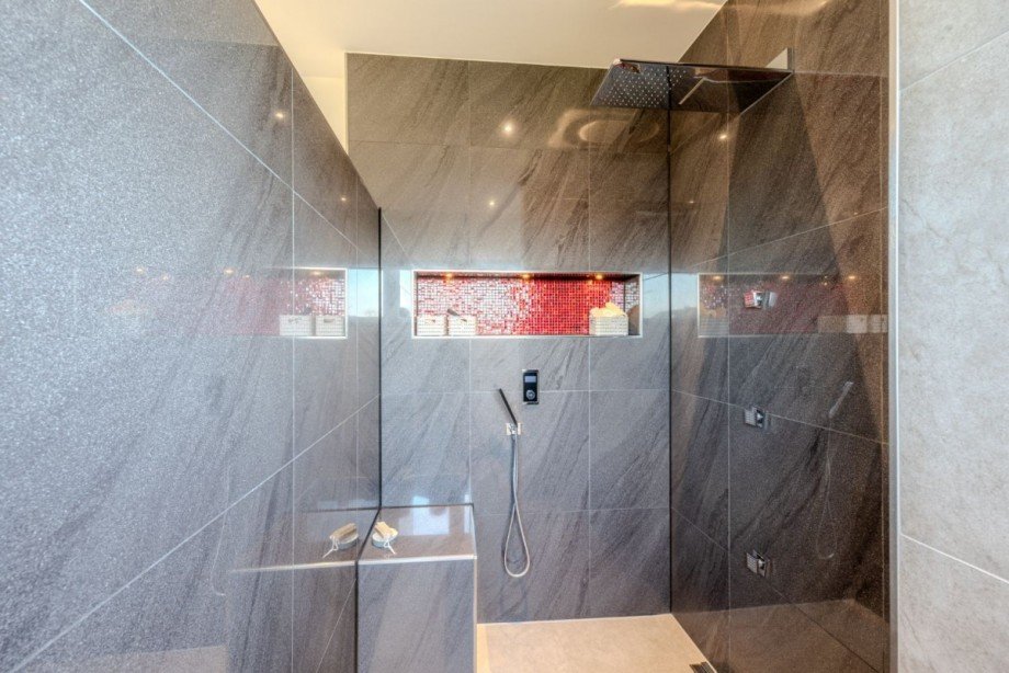 Rainfall-Dusche im OG Einfamilienhaus Ammersbek