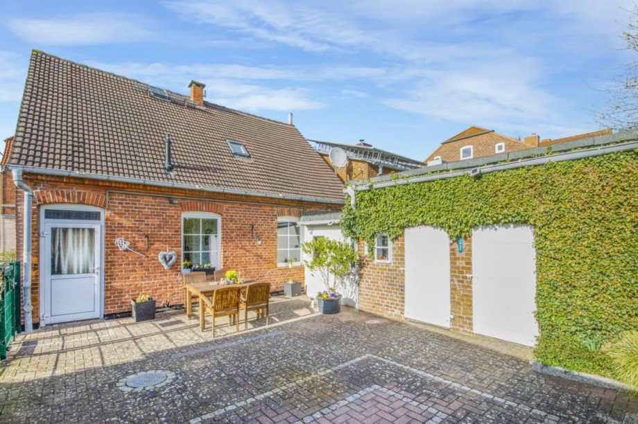 Geschützter Innenhof mit großer Terrasse Einfamilienhaus Dassow