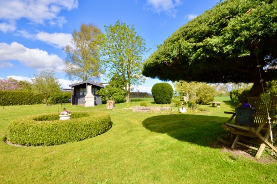 Parkähnlich angelegter Garten in Feldrandlage Bungalow Klein Wesenberg