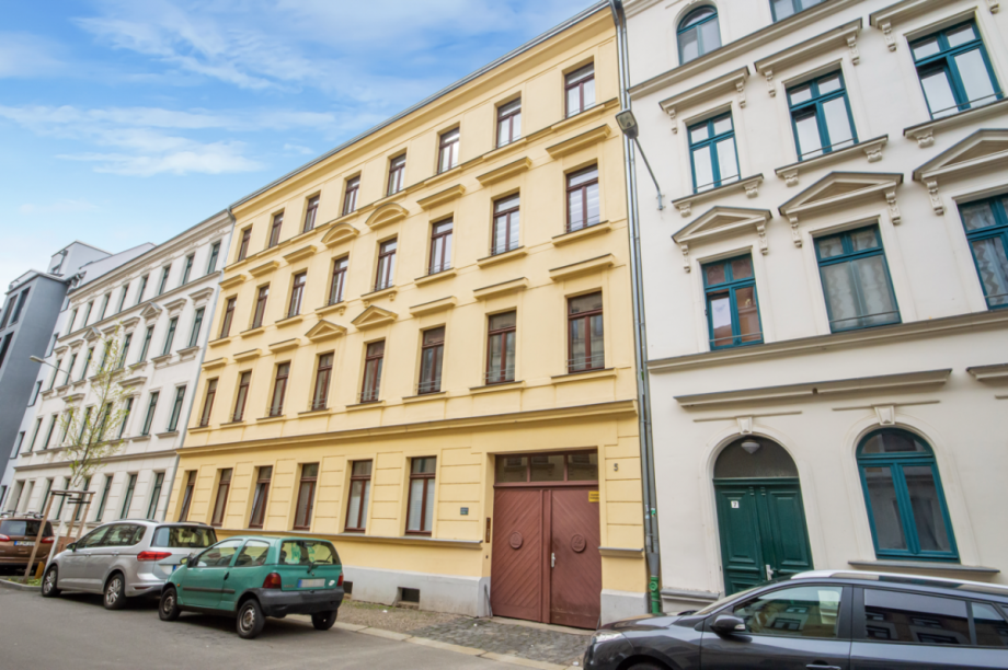 Straßenansicht von rechts Erdgeschosswohnung Leipzig