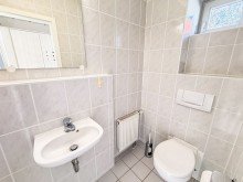 Gäste-WC im EG NATUR. RUHE. OSTSEE – IDYLLISCHES REIHENENDHAUS IM FERIENDORF AUF RÜGEN