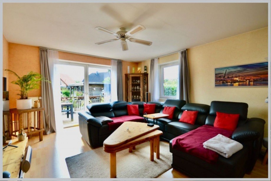 Wohnzimmer mit Terrassenzugang Einfamilienhaus Jersbek