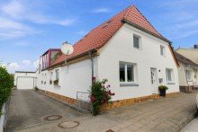 Ein Exklusivangebot im Alleinauftrag der 4TREE CAPITAL Real Estate GmbH RAUM FÜR FAMILIE. PLATZ FÜR IDEEN. EIN HAUS MIT GESCHICHTE IN OSTSEENÄHE.