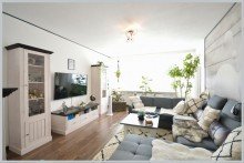 Helles Wohnzimmer mit Balkon DIE KAPITALANLAGE MIT DEM GUTEN GRUND – ERBBAUGRUNDSTÜCK NUN IM EIGENTUM DER WEG