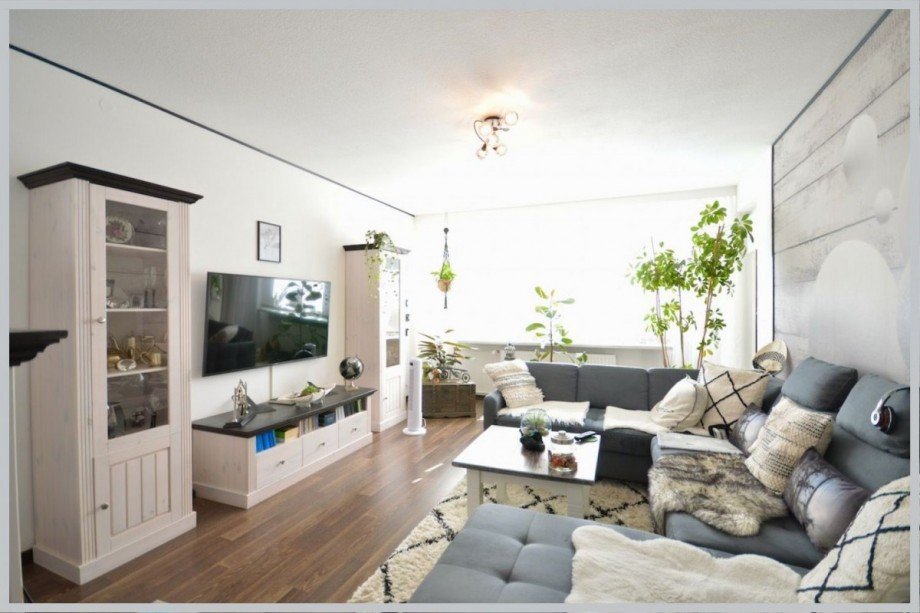 Helles Wohnzimmer mit Balkon Etagenwohnung Ammersbek